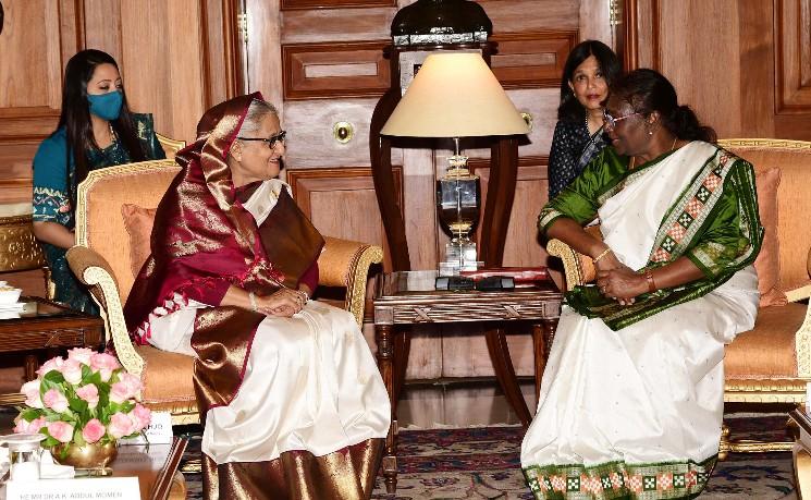 La 1ere ministre du bangladesh sheik hasina et la presidente de l'inde draupadi murmu