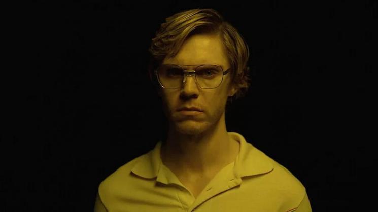 Evan Peters dans la série Dahmer sur Netflix