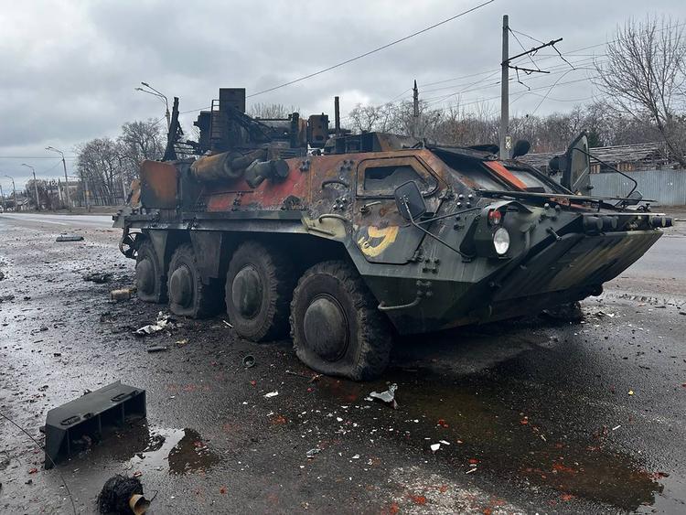 Char russe détruit dans les rues de Kharkiv en Ukraine 