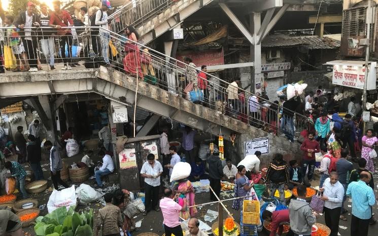 Animation dans une rue de Bombay