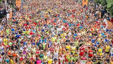 une marée humaine de coureurs du marathon de valencia