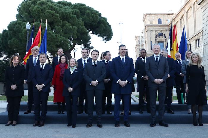 Pedro sanchez et Emmanuel Macron et leurs ministres