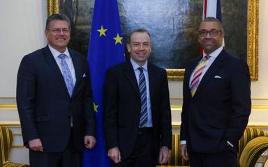 James Cleverly, Maros Sefcovic et Chris Heaton-Harris se sont retrouvés pour discuter d'un accord à Londres.