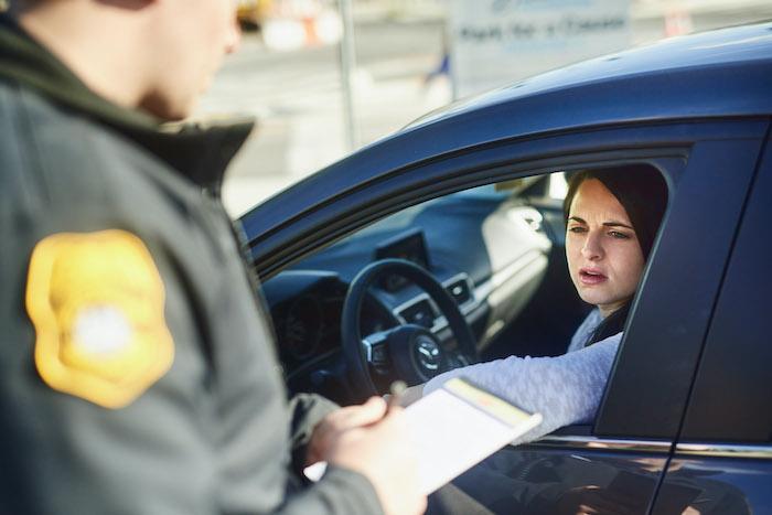 Un guardia civil arrêté une conductrice