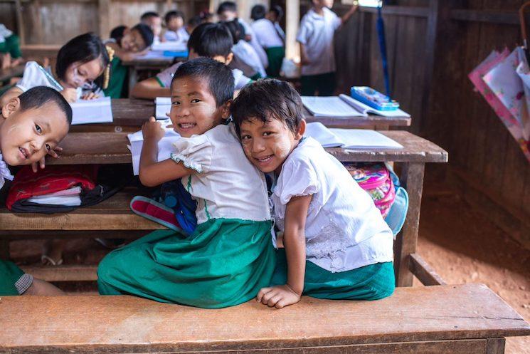 Des enfants en Asie du Sud-Est soutenus par l'association Children of the Mekong, branche britannique de l'association Enfants du Mékong