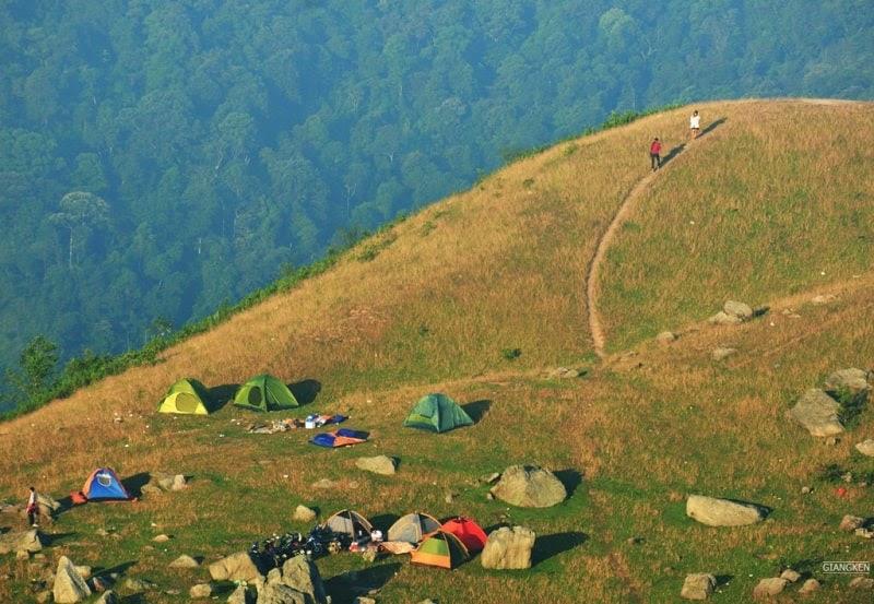 Camper sur le plateau de Đồng Cao au Vietnam est une expérience inoubliable