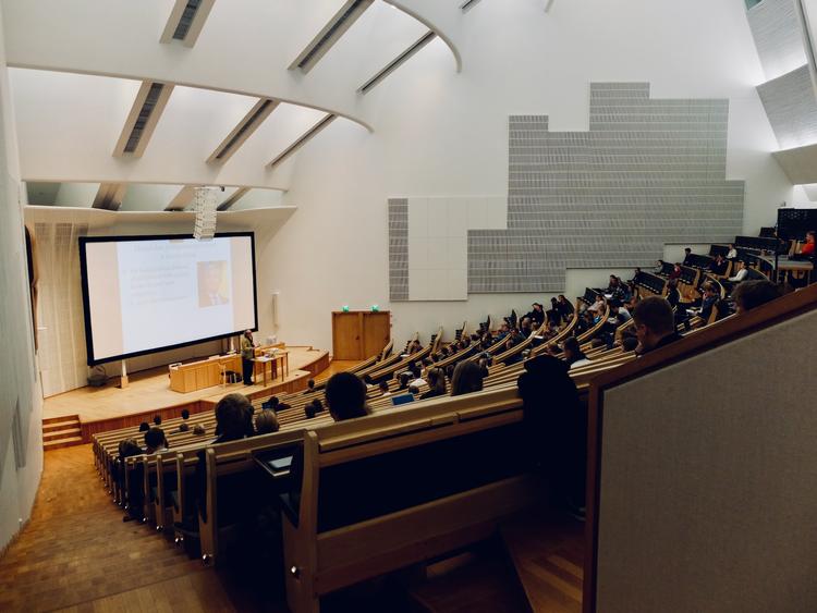 Salle de classe d'études supérieures - Abitur en Allemagne