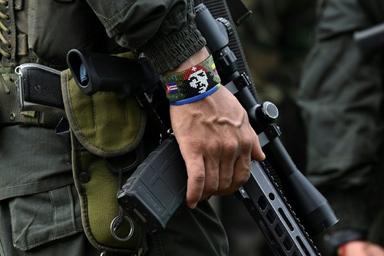 Homme armé appartenant à une faction dissidente des FARC