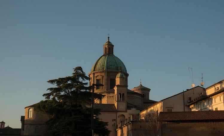 Eglise à Ravenne-adrian-negura-unsplash