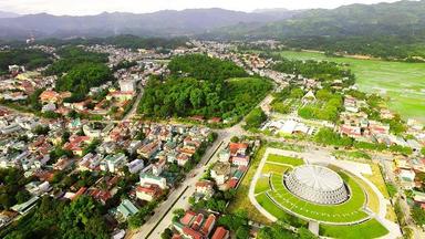 la ville de dien bien phu au Vietnam vit de grandes transformations 