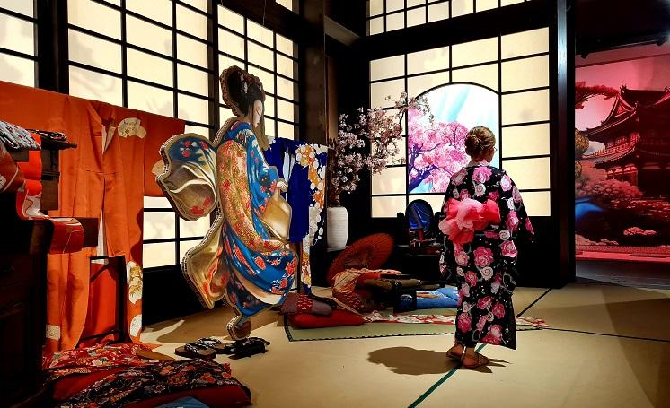 décor japonais avec petite fille en kimono de dos