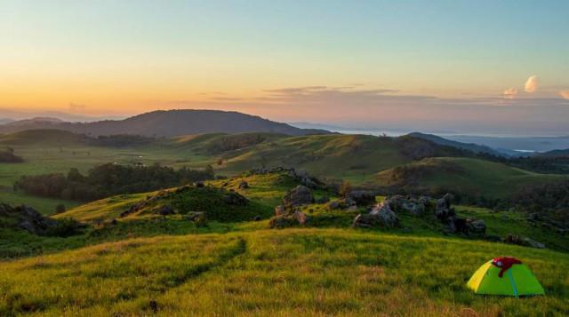 eal Thom is a natural site that turns from being a vast golden plain in the dry season to an endless green meadow 