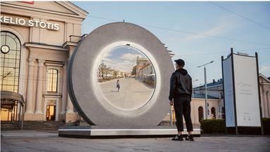 Portail vers Lublin, devant la gare de Vilnius (https://portals.org/)