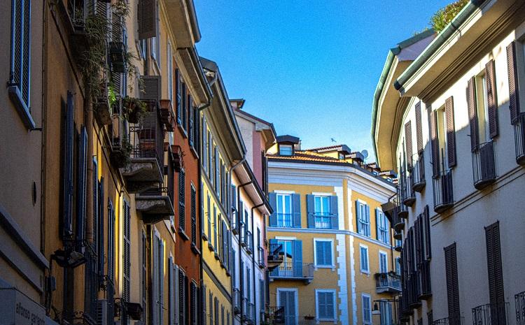 Immeubles dans une rue d'Italie thomas-evraert-unsplash