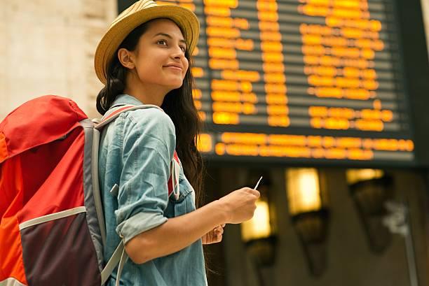 voyageuse à la gare 