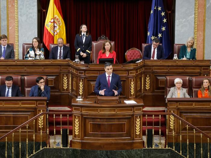 Pedro Sanchez pendant son discours d'investiture en Espagne