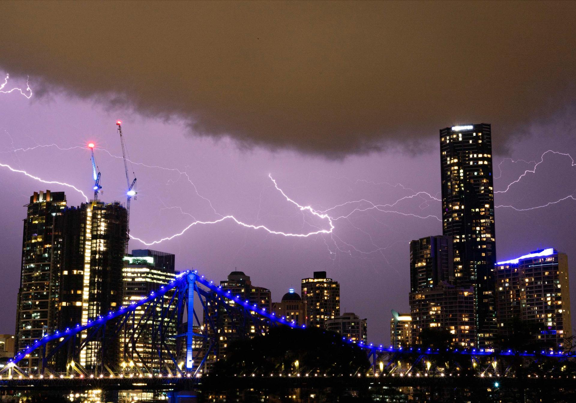 De violents orages frappent la côte Est de l'Australie, particulièrement dans le Queensland.