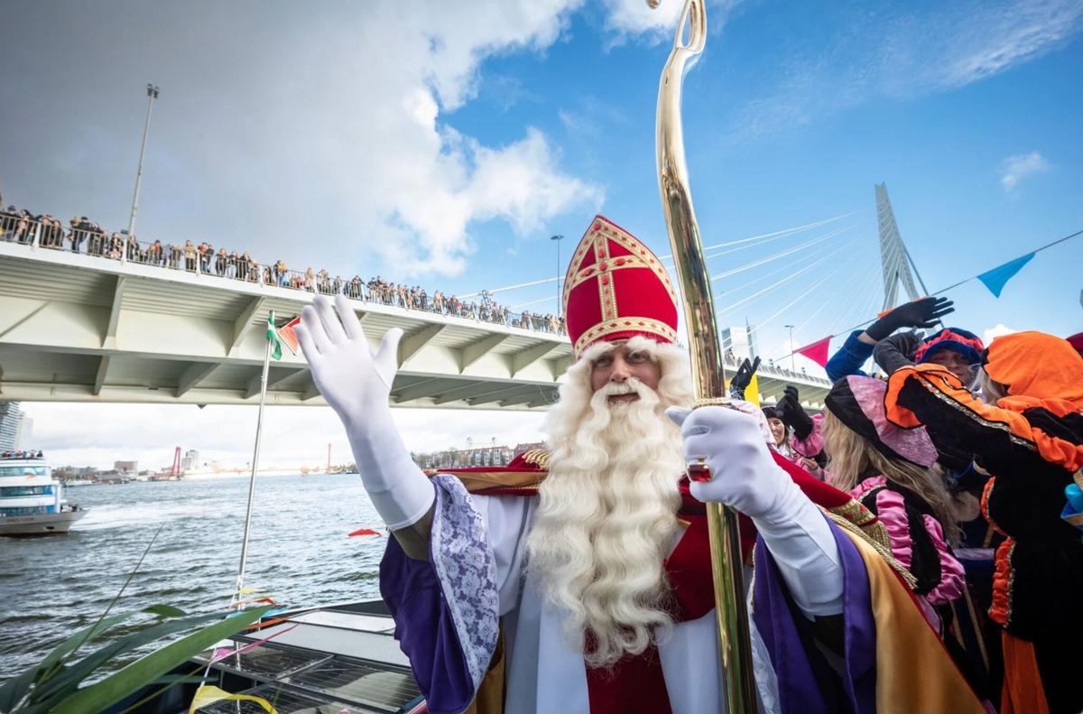 Photo de l'arrivée de St Nicolas sur les quais de Rotterdam