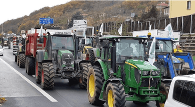 Tracteurs sur l'autoroute