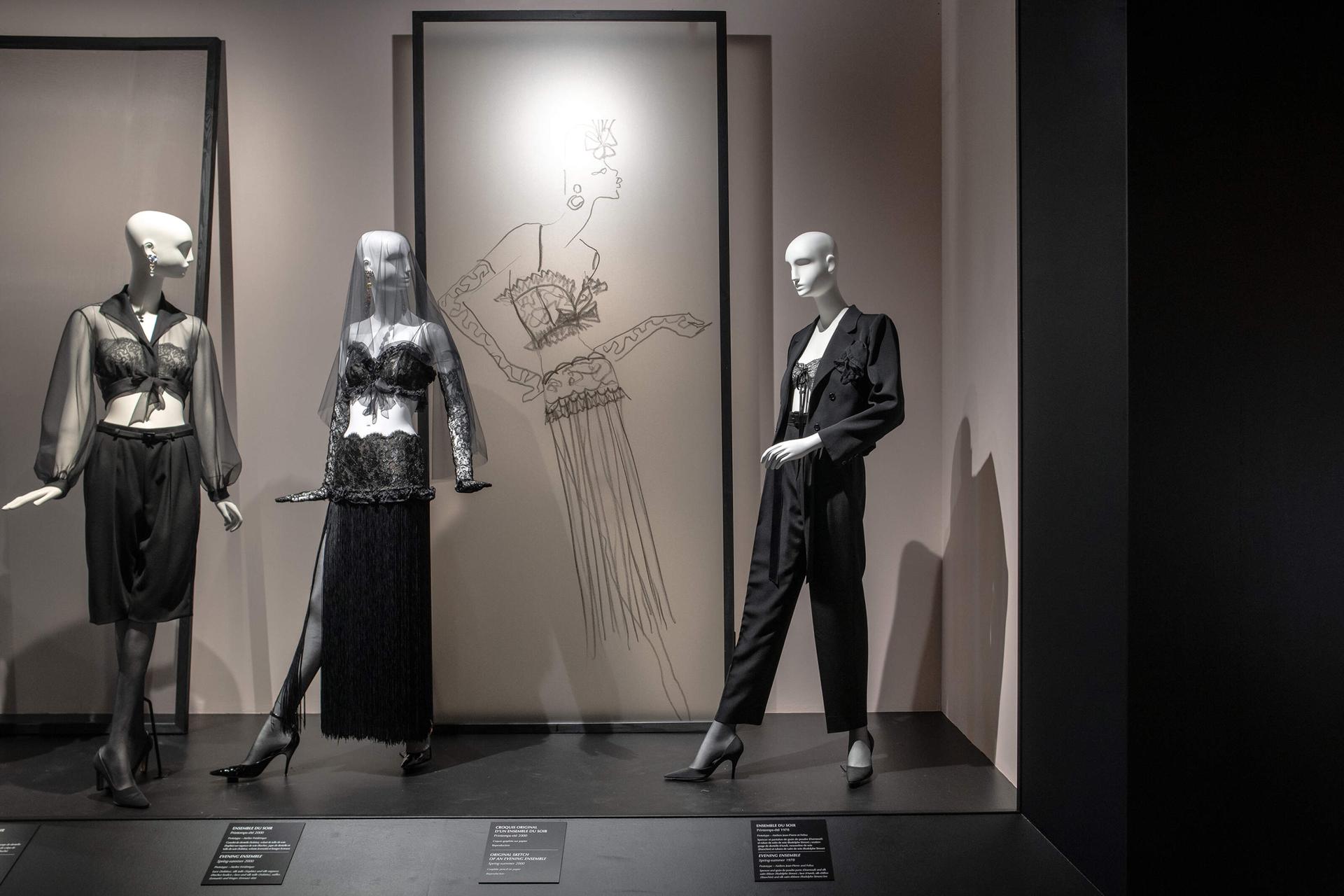 Yves Saint-Laurent, exposition sur la transparence des matières