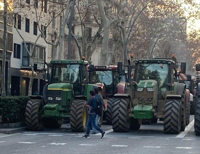 Les tracteurs arrivent a barcelone