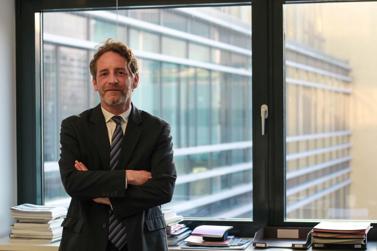 Thomas Michelon dans les locaux de l'Ambassade de France à Berlin.