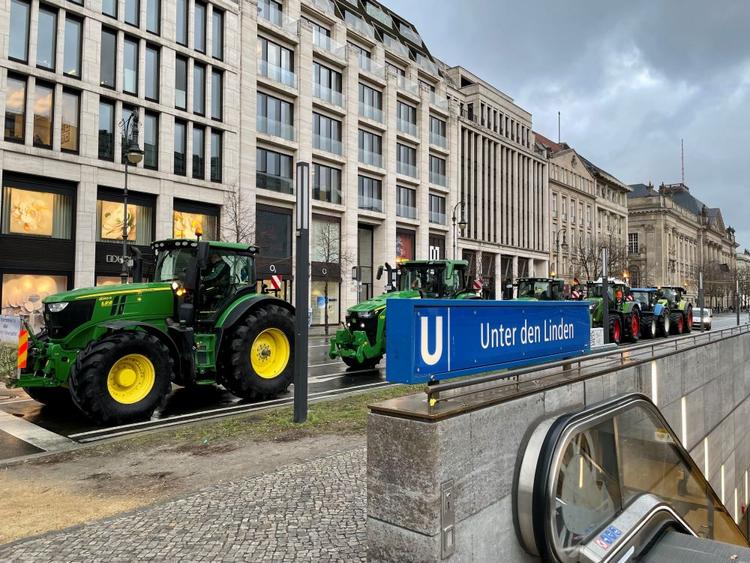 tracteurs agriculteurs manifestation