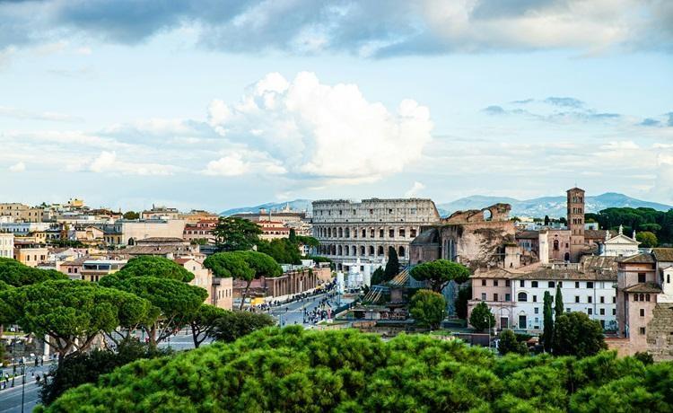 vue sur le colisée de rome