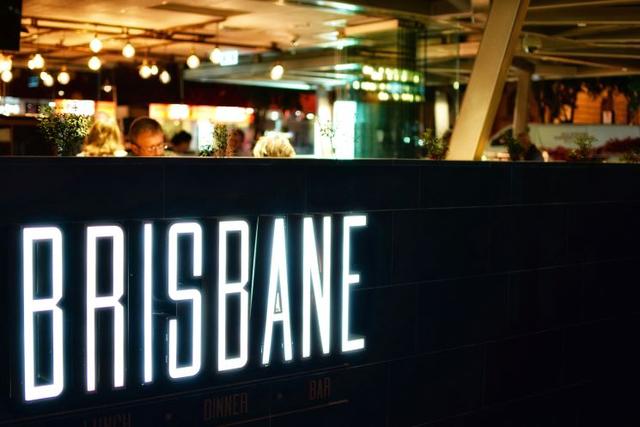 Brisbane écrit en néon