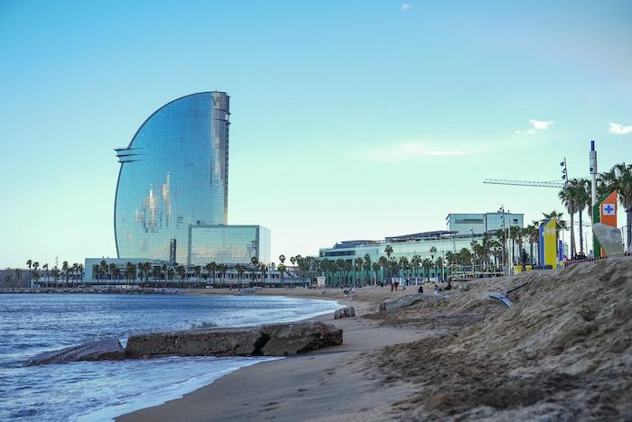 Plage de Barcelone après la tempête Nelson