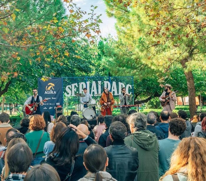 un concert en plein air et dans la verdure à valencia ce mois d'avril 2024