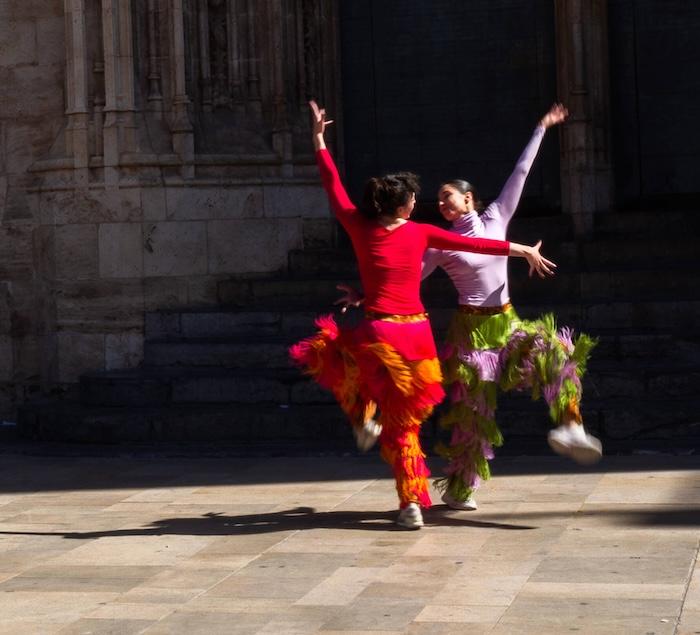 deux danseuses en train de danser pour dansa valencia