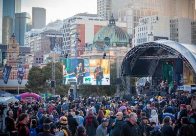 Concert gratuit précédant "The Long Walk" 2018, à Federation Square, Naarm (Melbourne)